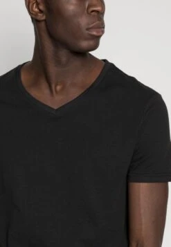 Pier One 5 PACK - T-Shirt Basic - White/blue/black -Berühmtes Bekleidungs Geschäft 04339dc8a41b4f87892bcf5988fa14bc