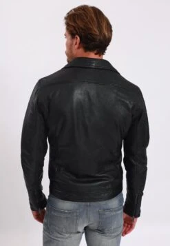 Berühmtes Bekleidungs Geschäft -Berühmtes Bekleidungs Geschäft 0d51e75e127643358d67e21b4cae628a