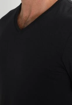 Pier One 2 PACK - T-Shirt Basic - Black -Berühmtes Bekleidungs Geschäft 144a18a099e5428c92602fed22a8b338