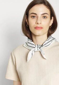 TOP SKIRT SET - Bleistiftrock - 003 - Off-white -Berühmtes Bekleidungs Geschäft 17d77307363e48c6bd680b42cdfb7bf7