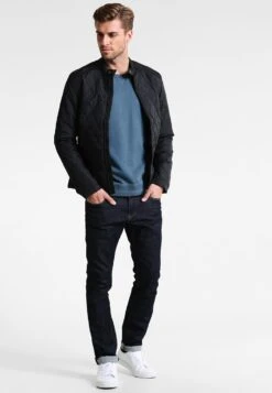 Berühmtes Bekleidungs Geschäft -Berühmtes Bekleidungs Geschäft 1a264cf12a074599abddfabd162701d2