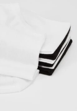 Pier One 7 PACK - Socken - White/black -Berühmtes Bekleidungs Geschäft 2c69c9ae8f494ad1b40f2ced9f1674eb
