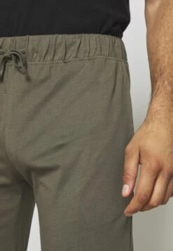 Pier One 2 PACK - Nachtwäsche Hose - Black/khaki -Berühmtes Bekleidungs Geschäft 2d7e8aabb1c34004a160f9bd3c559011