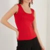 LELA SQUARE NECK LACE DETAILED ATHLETE - Top - Red