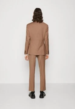 THE FASHION SUIT NOTCH POCKET SQUARE - Anzug - Chestnut 8 THE FASHION SUIT NOTCH POCKET SQUARE - Anzug - Chestnut -Berühmtes Bekleidungs Geschäft 60a32bbface643dd9d7b6b21489b010f