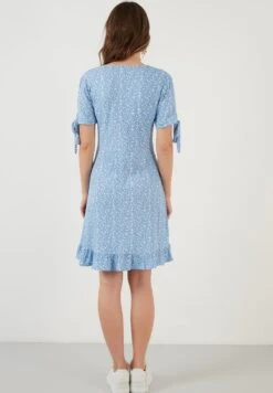 LELA FLORAL RUFFLE DETAIL - Freizeitkleid - Baby Blue 8 LELA FLORAL RUFFLE DETAIL - Freizeitkleid - Baby Blue -Berühmtes Bekleidungs Geschäft 62cc863f67e24bcaab8be6c6b9bd12e5