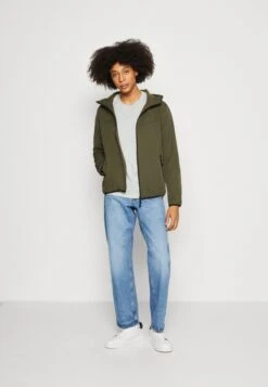 Berühmtes Bekleidungs Geschäft -Berühmtes Bekleidungs Geschäft 7d74cceba0d54cc3863ad9ed41385b52