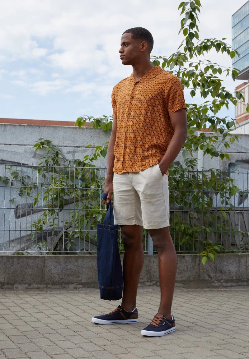 Pier One LINEN BLEND DRAWCORD SHORTS - Shorts - Beige 1 Pier One LINEN BLEND DRAWCORD SHORTS - Shorts - Beige