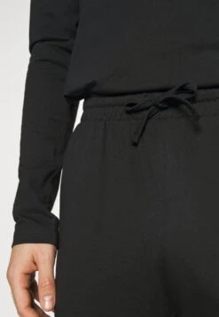 Pier One Nachtwäsche Set - Black -Berühmtes Bekleidungs Geschäft 842cc55e81224f6ca06ad94aae25d25c