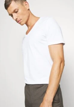 Pier One 2 PACK - T-Shirt Basic - White -Berühmtes Bekleidungs Geschäft 8a50f47374ab42e380a66ae8b1778f0e