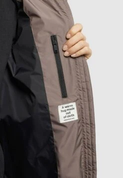 Khujo SOULANI2 - Wintermantel - Taupe 10 Khujo SOULANI2 - Wintermantel - Taupe -Berühmtes Bekleidungs Geschäft 8c42323d2ad84502ab2f1273cc0f3250