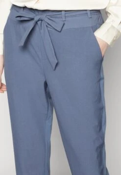 Kaffe JILLIAN BELT PANTS - Stoffhose - Vintage Indigo -Berühmtes Bekleidungs Geschäft 95f3fae7222745d4930cbff891b423cd