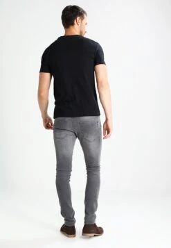 Pier One T-Shirt Basic - Black -Berühmtes Bekleidungs Geschäft 986416f3e81f4399a4473036c21acde4