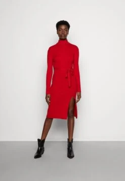 Anna Field ROLLKRAGEN RIPP MINI STRICKKLEID MIT GÜRTEL - Strickkleid - Red