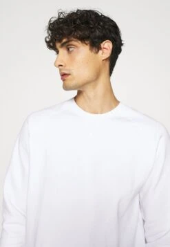 Pier One 2 PACK - Sweatshirt - White/black -Berühmtes Bekleidungs Geschäft a5485bef5ad44f4282ce09e954d19f56