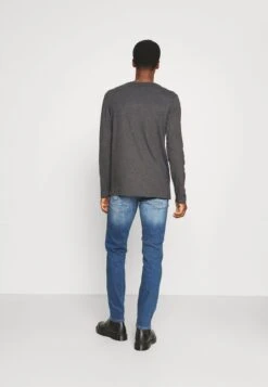 Pier One 2 PACK - Langarmshirt - Dark Grey/black 8 Pier One 2 PACK - Langarmshirt - Dark Grey/black -Berühmtes Bekleidungs Geschäft a601e52fa7974b079f93b858d4b782ec