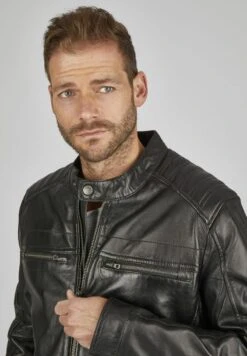 Bugatti MIT STEHKRAGEN UND DRUCKKNOPFRIEGEL - Lederjacke - Schwarz -Berühmtes Bekleidungs Geschäft b739a8434c4d43f2a8091fe9ed5f0e8a