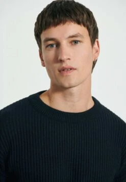 Strickpullover - Navy -Berühmtes Bekleidungs Geschäft b8e9a436b91e47b49cf70249bf86d934