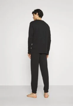 Pier One Nachtwäsche Set - Black -Berühmtes Bekleidungs Geschäft b9b8fb88b64649ea840444d93817e424