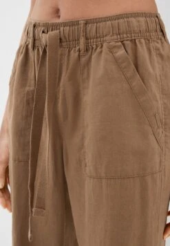 QS By S.Oliver REGULAR - Stoffhose - Karamell -Berühmtes Bekleidungs Geschäft bb2a751ea1a54d70ab73320fb85239ea