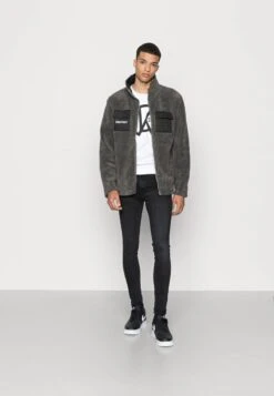 Berühmtes Bekleidungs Geschäft -Berühmtes Bekleidungs Geschäft bf42de6b7dfb49eab7900d82cb7e7f6b