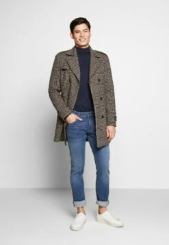 Berühmtes Bekleidungs Geschäft -Berühmtes Bekleidungs Geschäft ce79b9b34ef14b8b89b6941dcac453f1