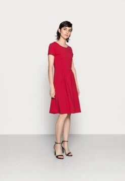 Anna Field Jerseykleid - Red -Berühmtes Bekleidungs Geschäft dd3543f3060242bb9973932ad739dd89 1