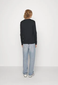 Pier One 5 PACK - Langarmshirt - White/dark Blue/black -Berühmtes Bekleidungs Geschäft f535302a43fa4b80a1a3b6c44bddcdfe