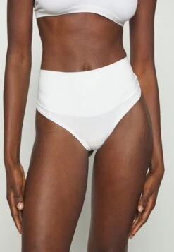 Spanx COTTON COMFORT THONG - String - White 11 Spanx COTTON COMFORT THONG - String - White -Berühmtes Bekleidungs Geschäft f5c6155e43aa4edbaccc368b691123cc 1